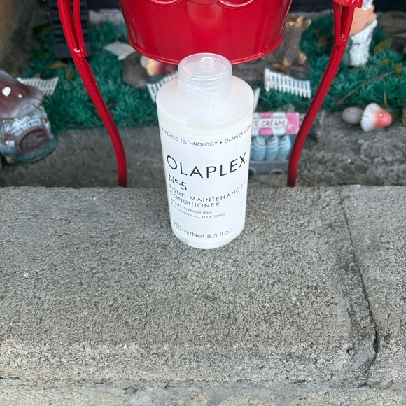 OLAPLEX Other - OLAPLEX No.5 Bond Maintenance Conditioner - White with Black Text